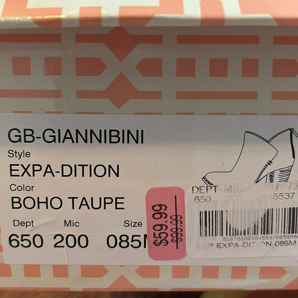 Women’s ankle boots in size 8 1/2. - Picture 9 of 9